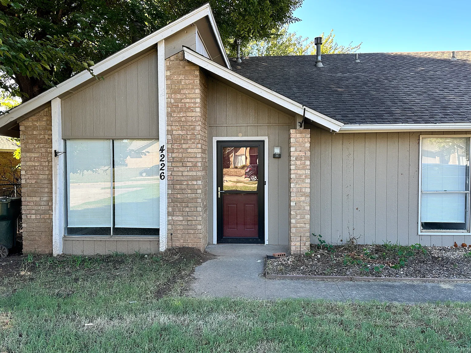 2 bed, 1000 sqft, $1,100 — Photo 3