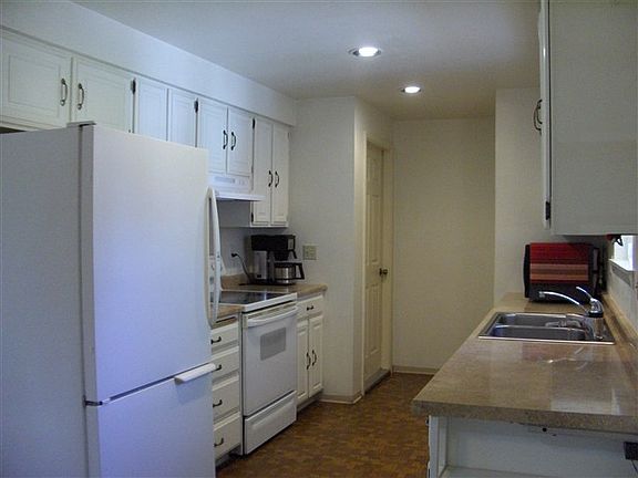 4th image of 2525 S Apple Dr