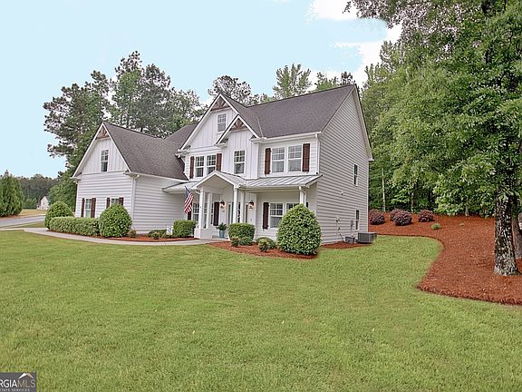 3rd image of 20 Woodchase Dr