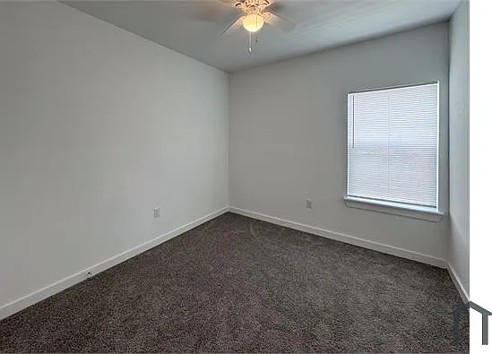 1503 E Southcross Blvd — Photo 16