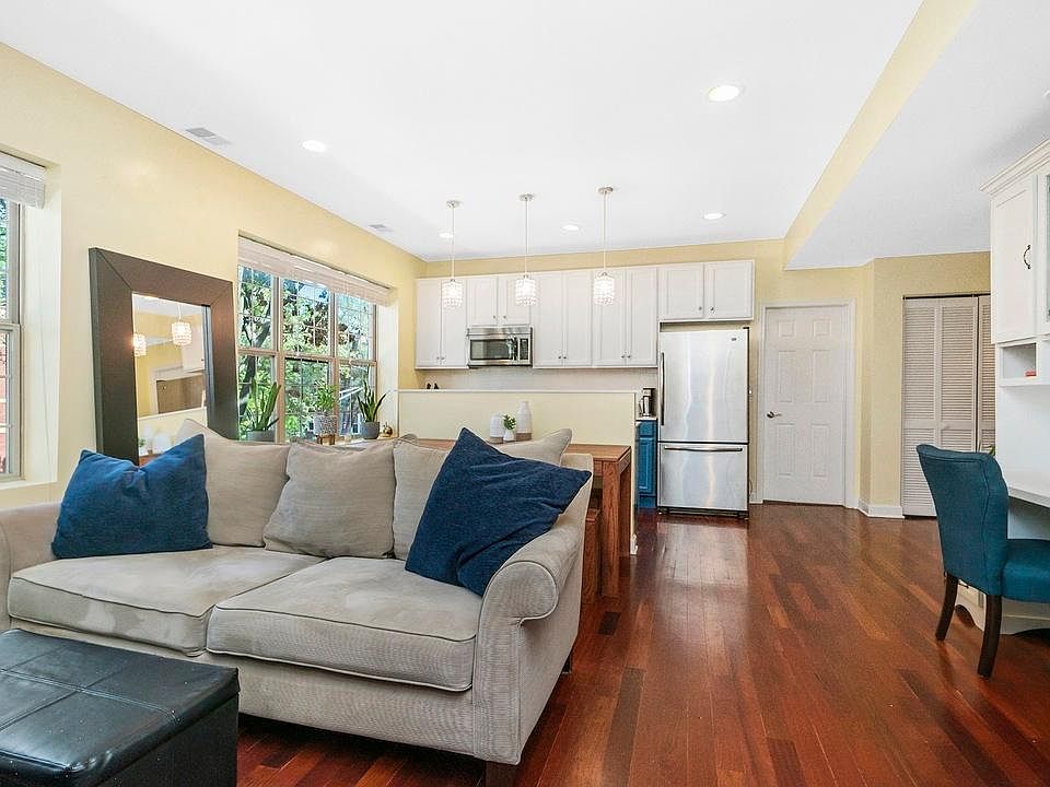 1st image of 3341 W Sunnyside Ave #2B