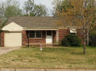 810 S Drury Ln, Wichita, KS 67207