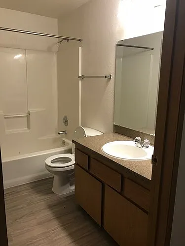 Riverdale Apartments — Photo 36