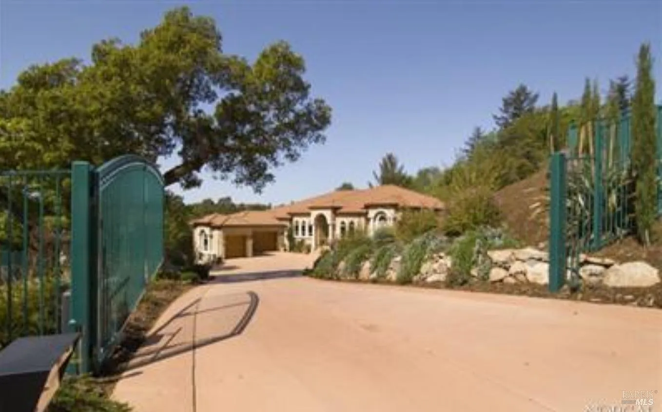 3600 Crown Hill Drive - Photo 2