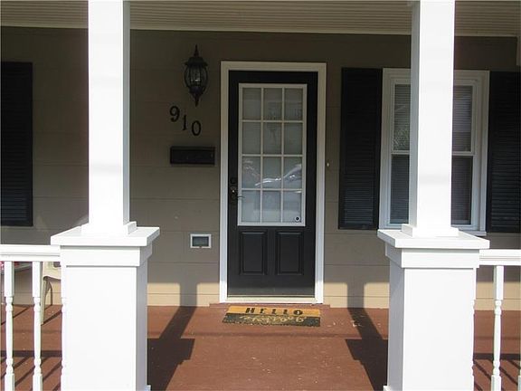 3rd image of 910 Orchard Ave
