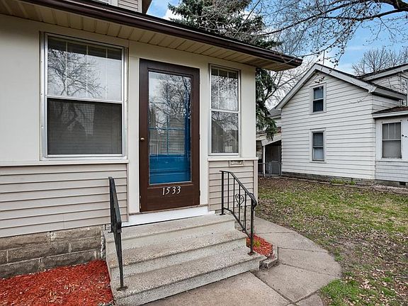 3rd image of 1533 Breda Ave