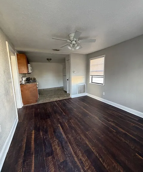 1917 1/2 Marjorie St W #2 — Photo 3