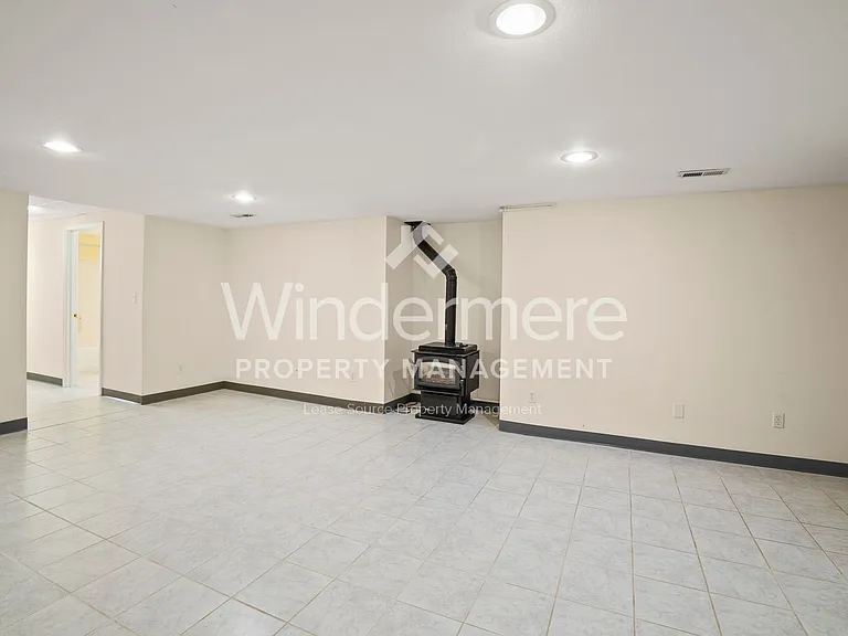 10435 N Iroquois Ct — Photo 22