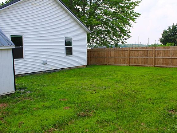 4th image of 144 Blaine Dr