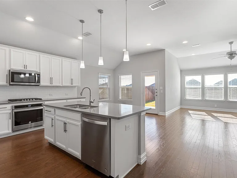 2904 Redbud Ln — Photo 10