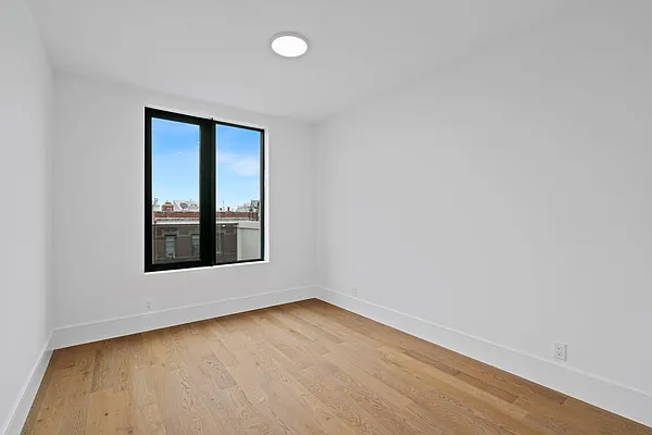 Rented by Nest Seekers International | media 16