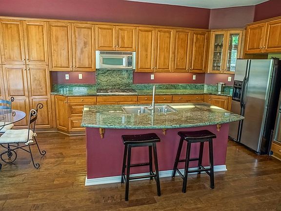 4th image of 25632 Elmwood Ln