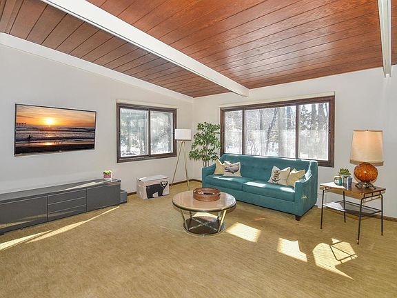 4th image of 1025 Woodhill Dr