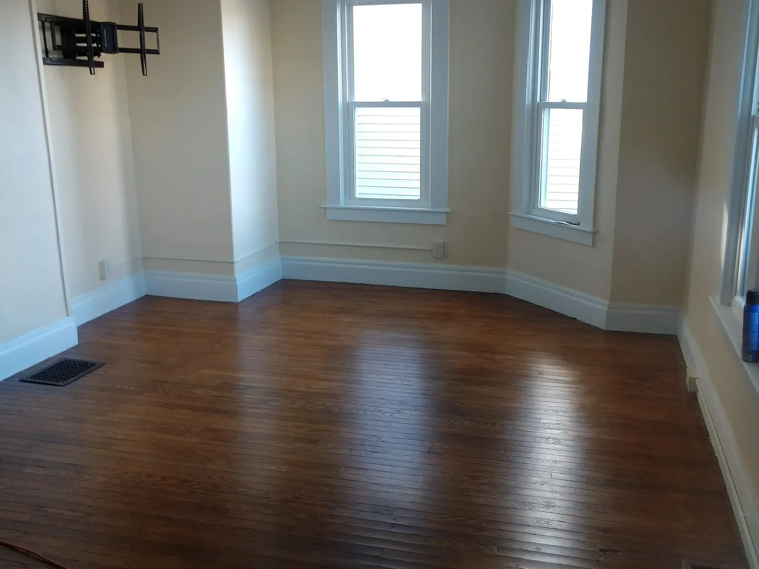 4 bed, 2.0 bath, 1260 sqft, $1,700 — Photo 1