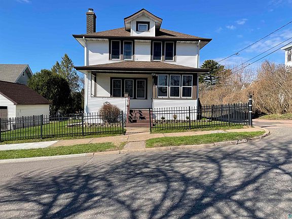 2nd image of 815 N 13th Ave E