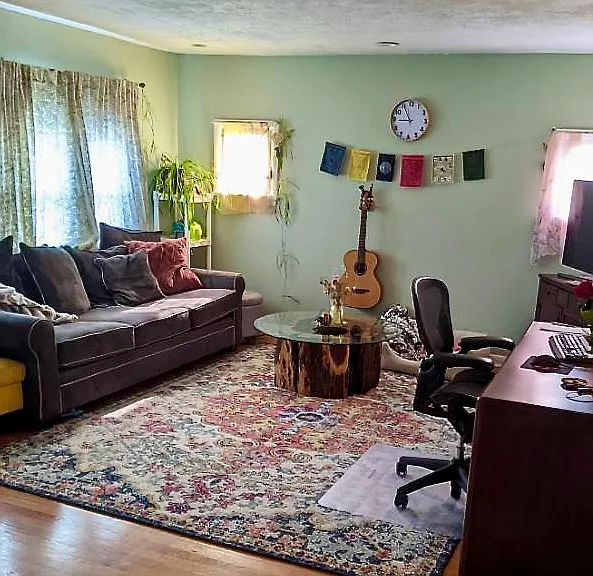 7020 Bancroft Ave — Photo 2