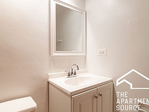 5th image of 6830 N Sheridan Rd APT 270