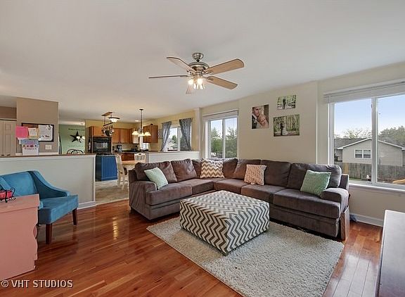 2nd image of 2920 Discovery Dr