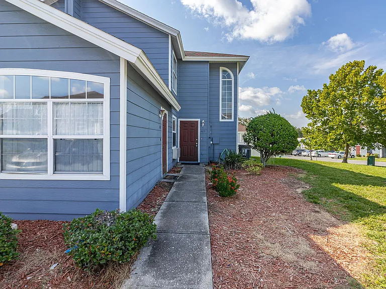 403 Orchid Dr — Photo 2