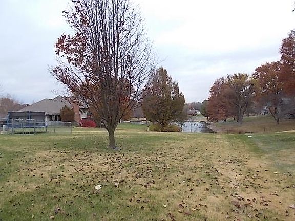 5th image of 657 S Lake Dr