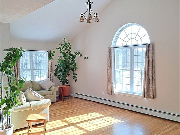 3rd image of 160 Eagle Rd