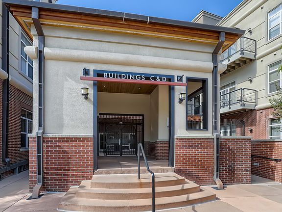 04 Exterior Front Entry_10252022