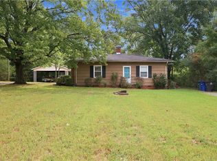 5038 Pinewood Dr, Winston Salem, NC 27106