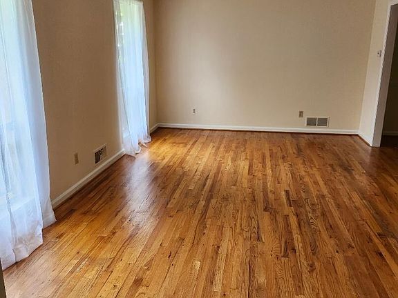 2nd image of 2325 Wexford Dr
