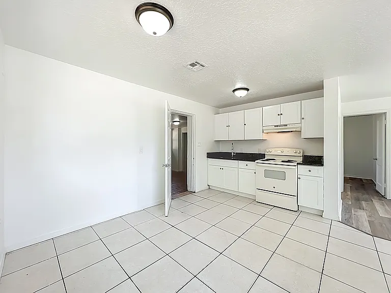 301 E Atwater Ave — Photo 6