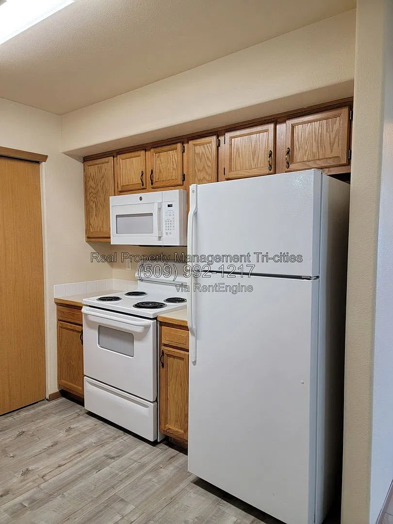 2 bed, 2.0 bath, 968 sqft, $1,395 — Photo 4