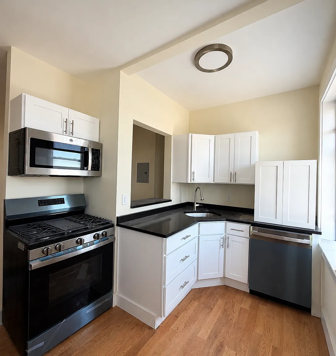 1 bed, $2,300 — Photo 4
