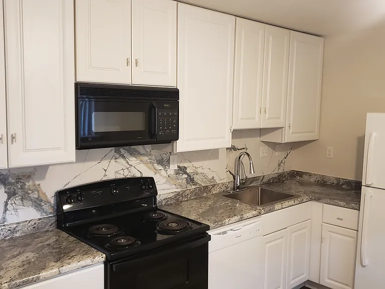 1015 Grenoble Ln — Photo 17