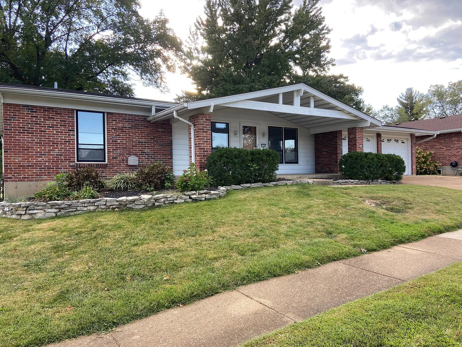 5104 Towne Centre Dr photo 1