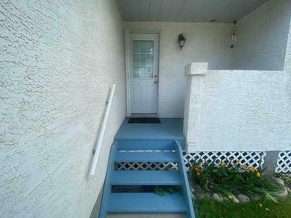 2nd image of 465 Makenny St #11