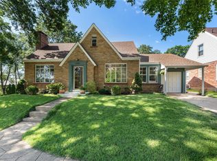 6400 Heege Rd, Saint Louis, MO 63123