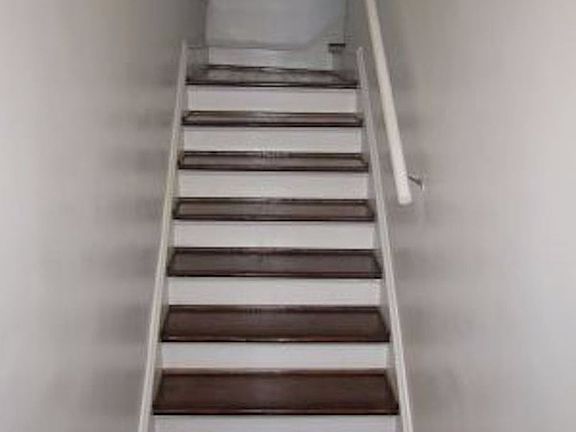 2nd image of 107 E 39th St APT 3