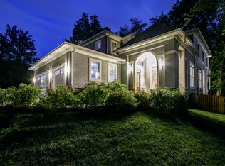 9814 Fernwood Rd, Bethesda, MD 20817