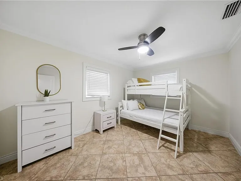 2473 Poinciana St — Photo 38
