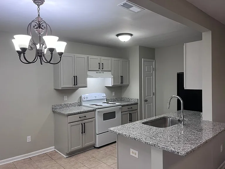 5365 Esther Ln — Photo 2