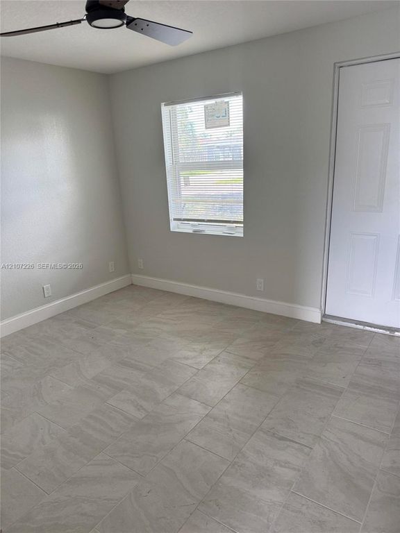 704 NW 5th Ave APT 1-4, photo 4