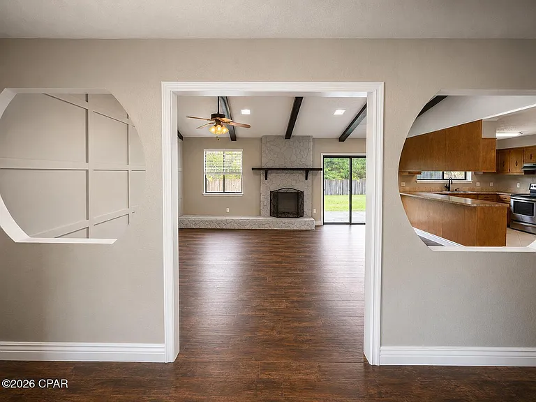 3015 Longwood Cir — Photo 2