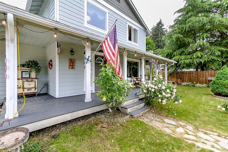 3rd image of 12111 213th Avenue Ct E
