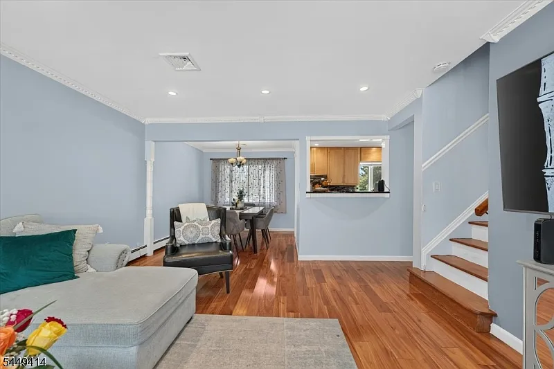 3 bed, 2.0 bath, 1516 sqft, $4,200 — Photo 3