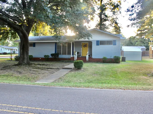 422 Weems Dr, Canton, MS 39046