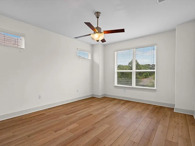 5915 Swayden Ln — Photo 12
