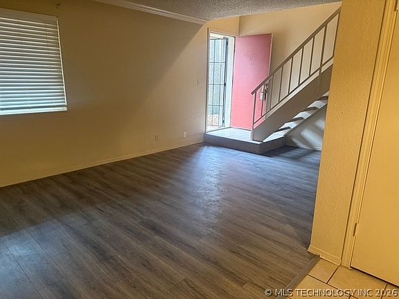 3rd image of 2205 E 67th St Unit 2009
