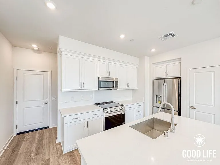 7006 Solara Way — Photo 2