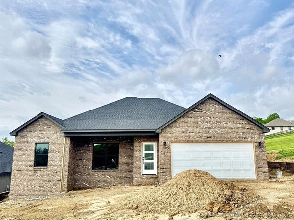 566 Woodlands Dr, Tahlequah, OK 74464