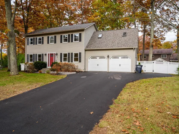 33 Hillside Circle, Essex, VT 05452
