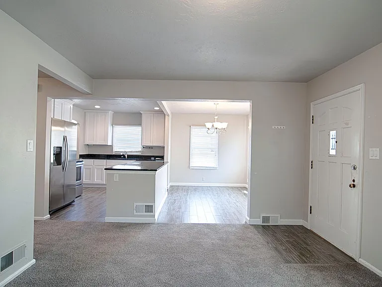 1549 E Westminster Ave — Photo 4